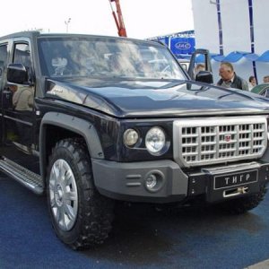Полноприводной автомобиль ГАЗ-2330 ТИГР на сегодняшний день самый крупный и мощный в России внедорожник в классе джипов. Независимая торсионная подвес