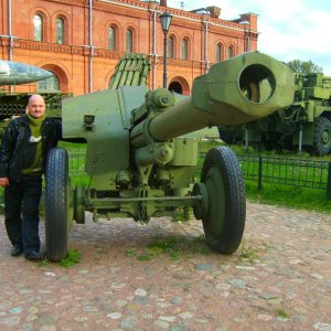 Во дворе музея Артиллерии